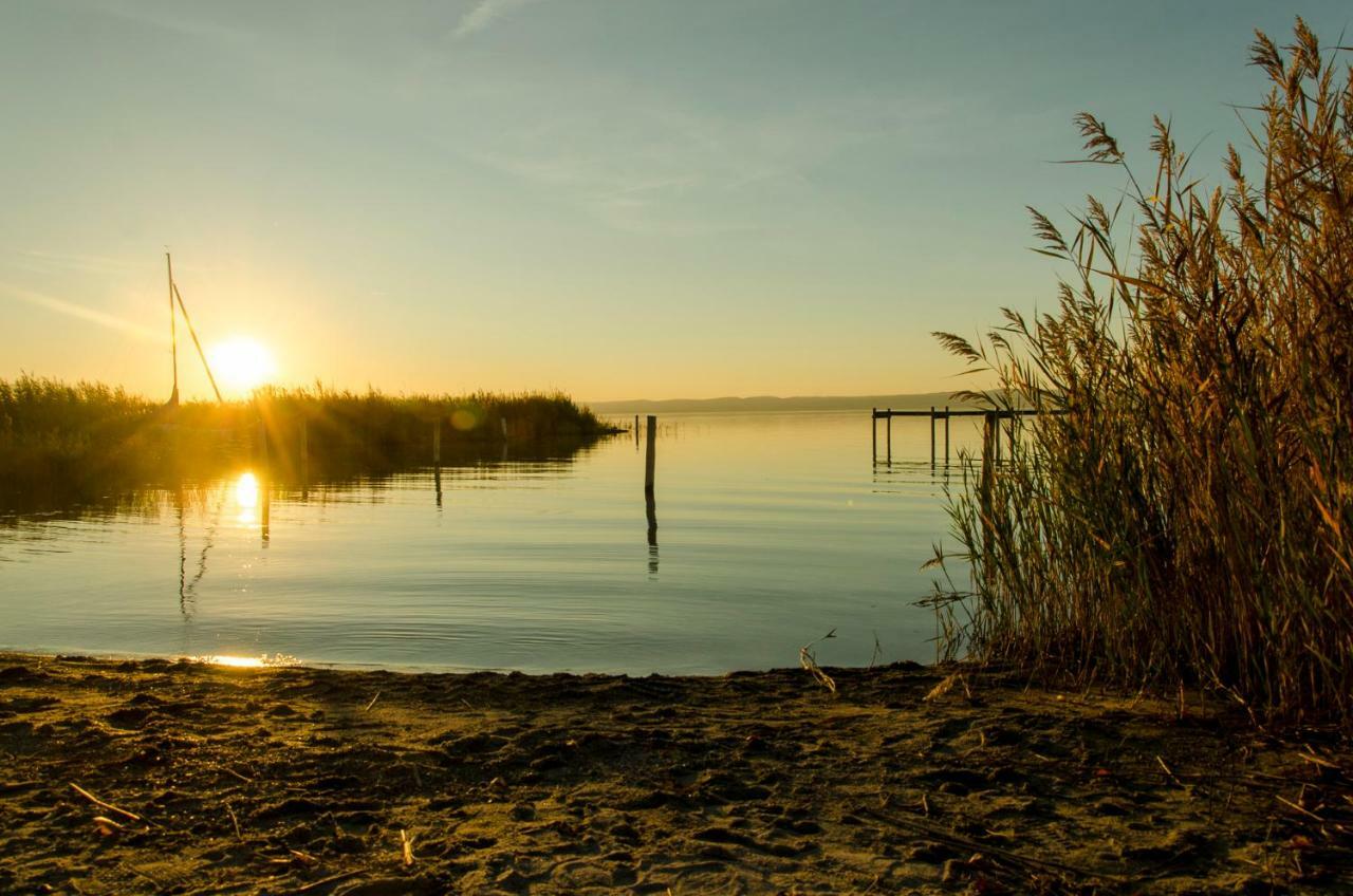 Gaestehaus Schmidt Podersdorf am See Exterior foto
